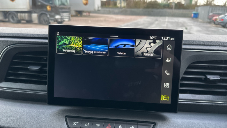 Renault Master Mwb Diesel Fwd MM35 Blue dCi 130 Advance Medium Roof Van